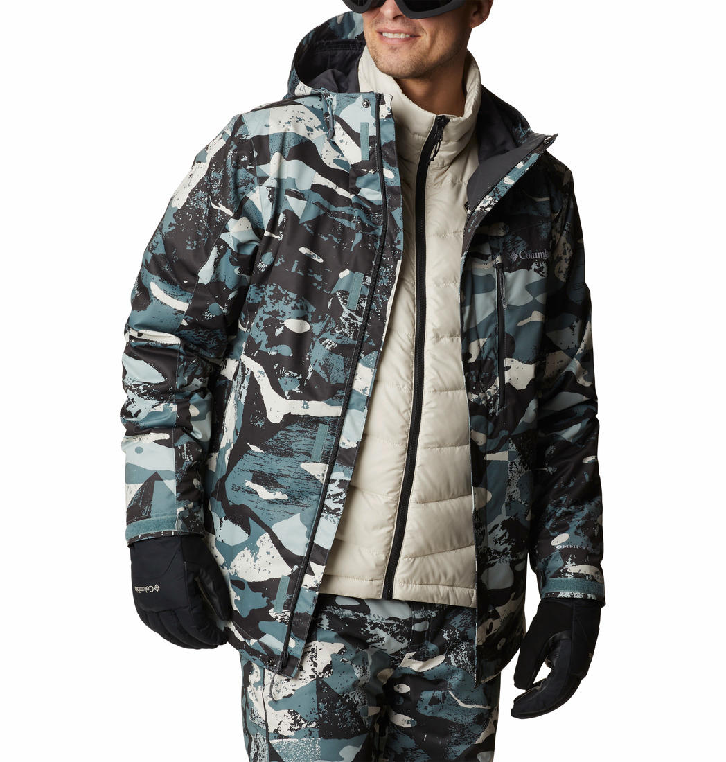 A Men Wearing Columbia Men Green Whirlibird IV Interchange Jacket