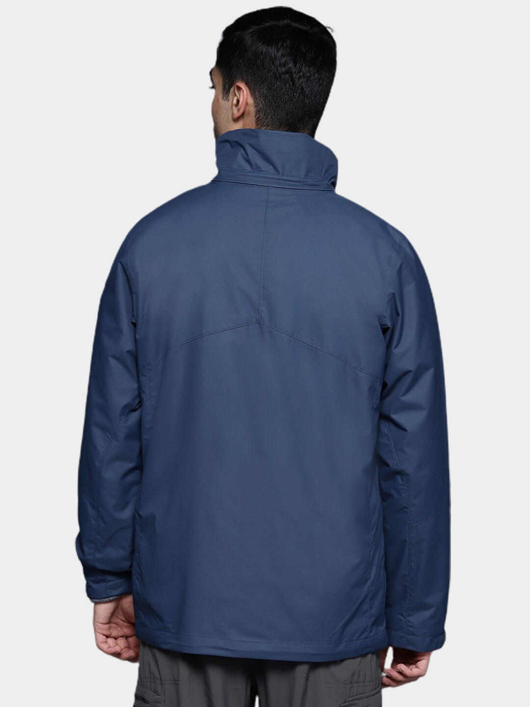 A Men Wearing Columbia Men Blue Bugaboo II Fleece Interchange Jacket