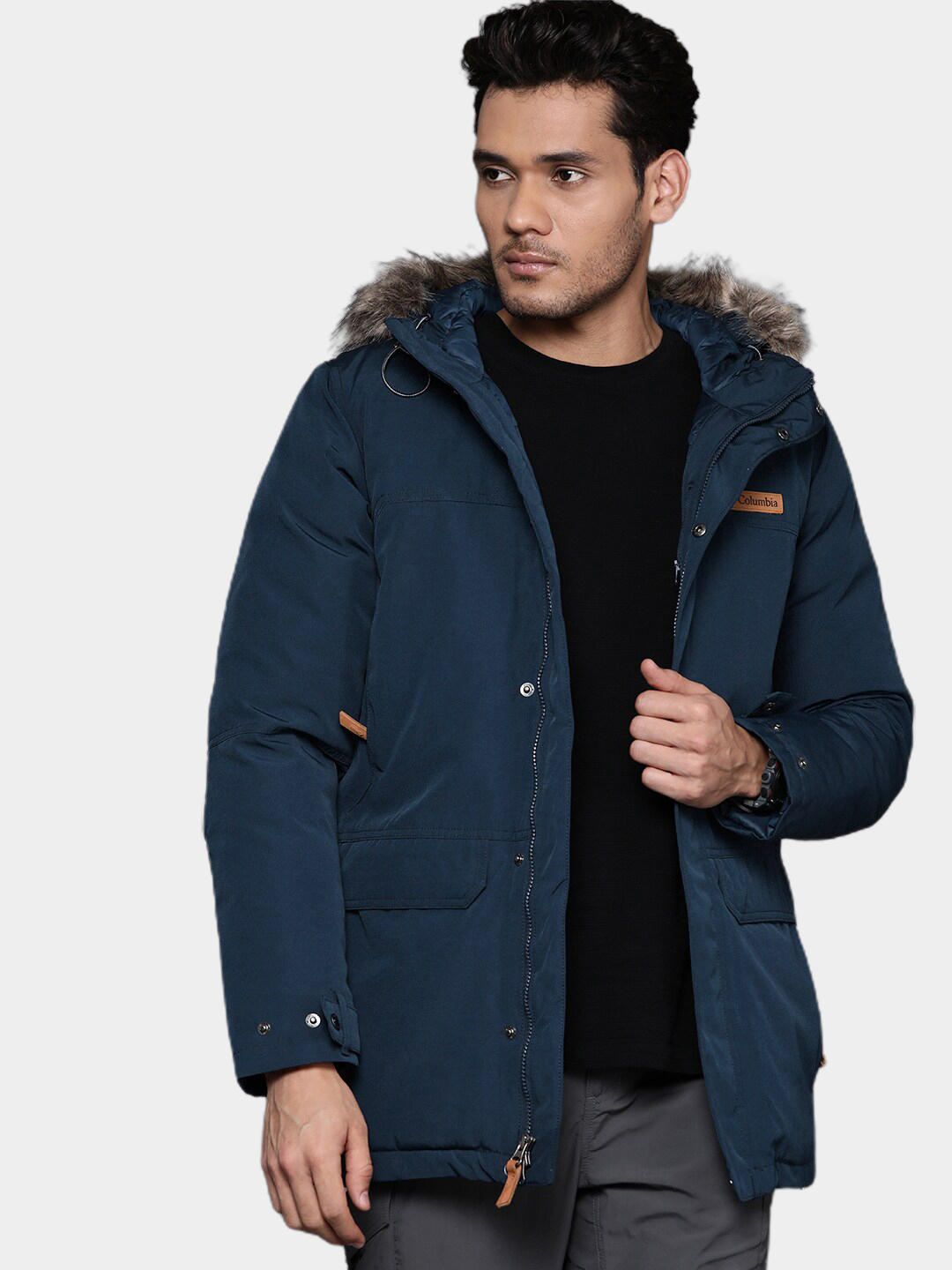 A Men Wearing Columbia Men Blue Marquam Peak Parka