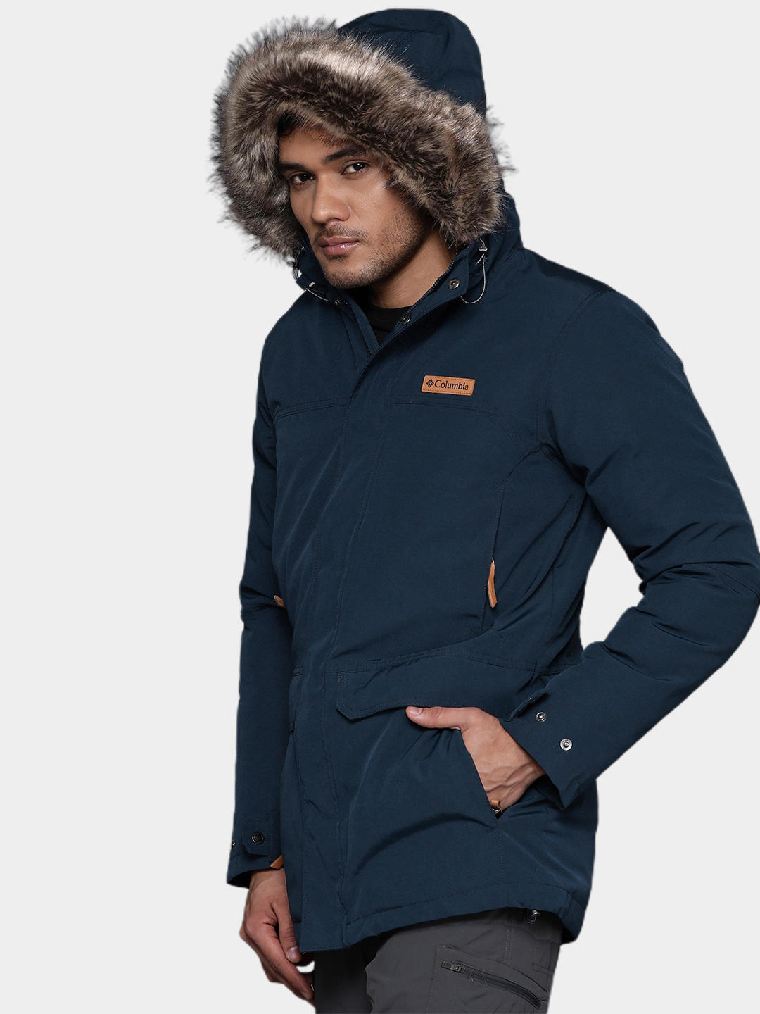 A Men Wearing Columbia Men Blue Marquam Peak Parka