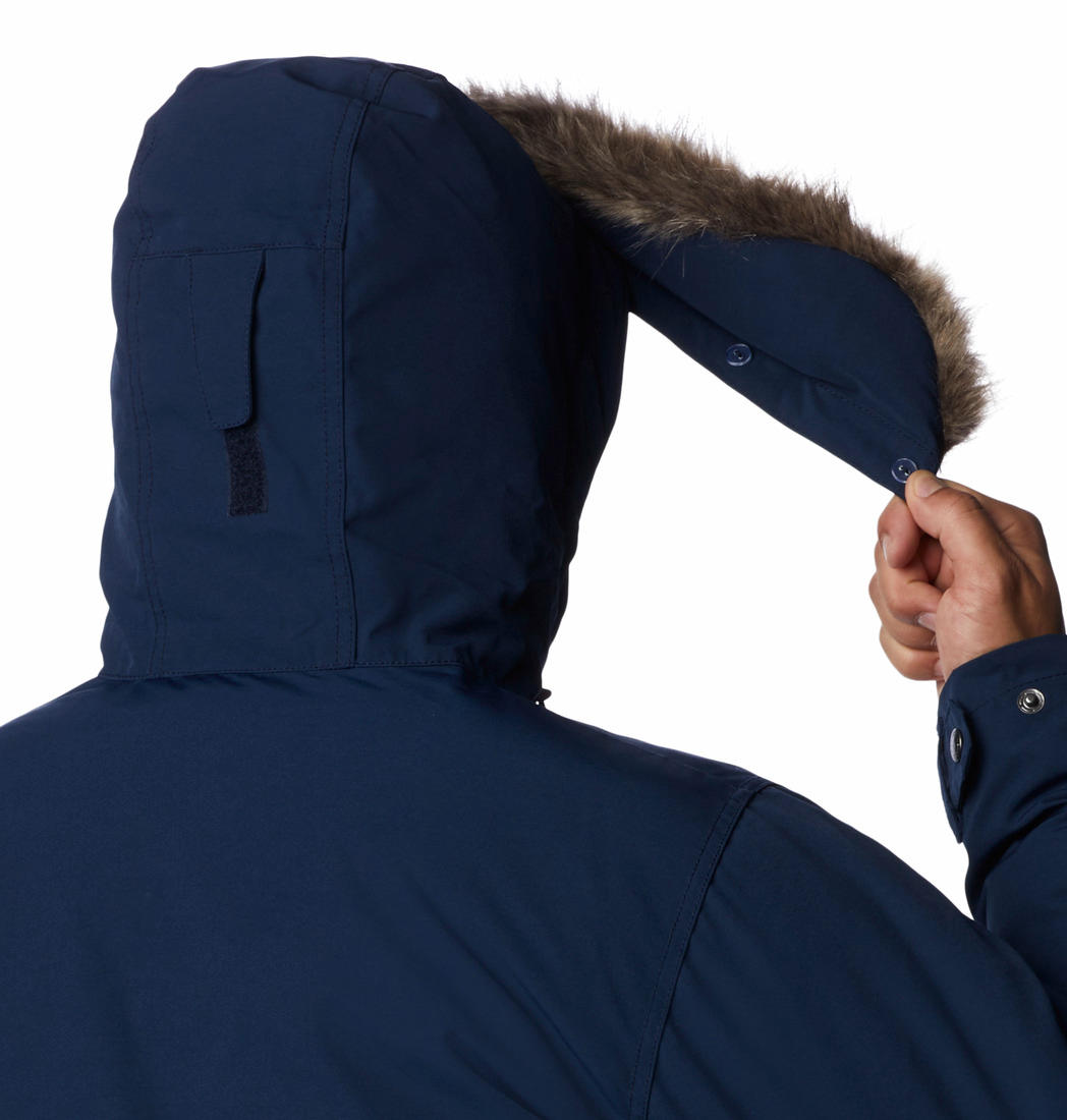 A Men Wearing Columbia Men Blue Marquam Peak Parka