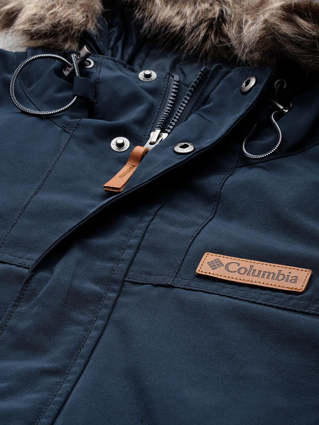 A Men Wearing Columbia Men Blue Marquam Peak Parka