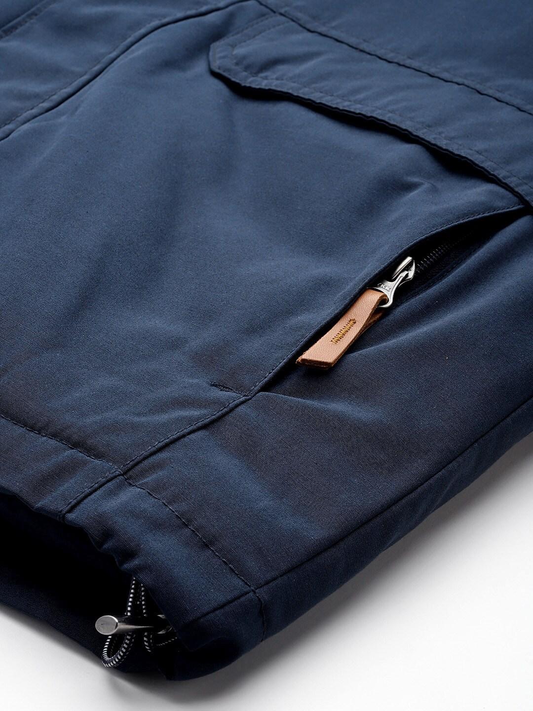 A Men Wearing Columbia Men Blue Marquam Peak Parka