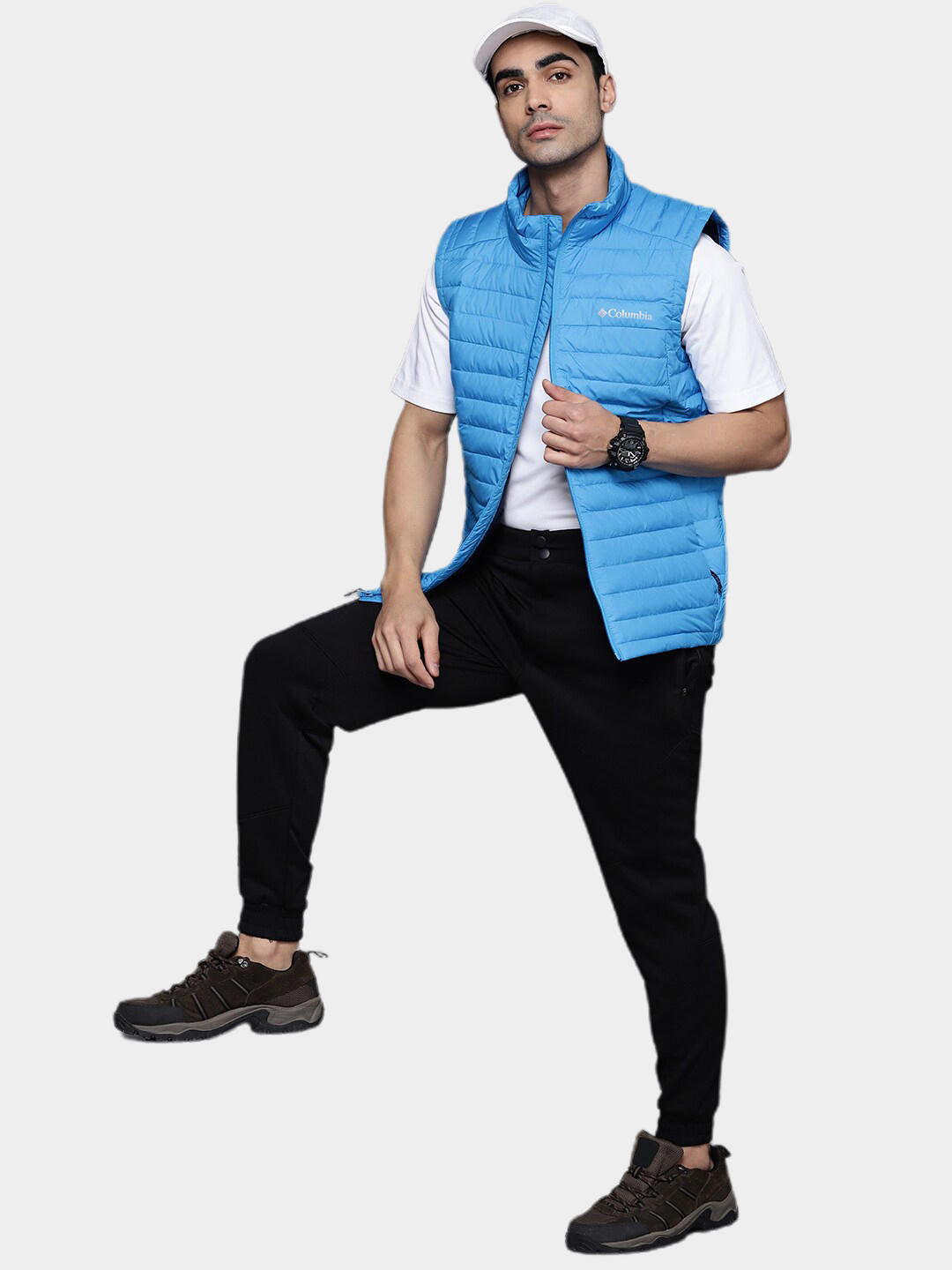 A Men Wearing Columbia Men Blue Silver Falls Vest