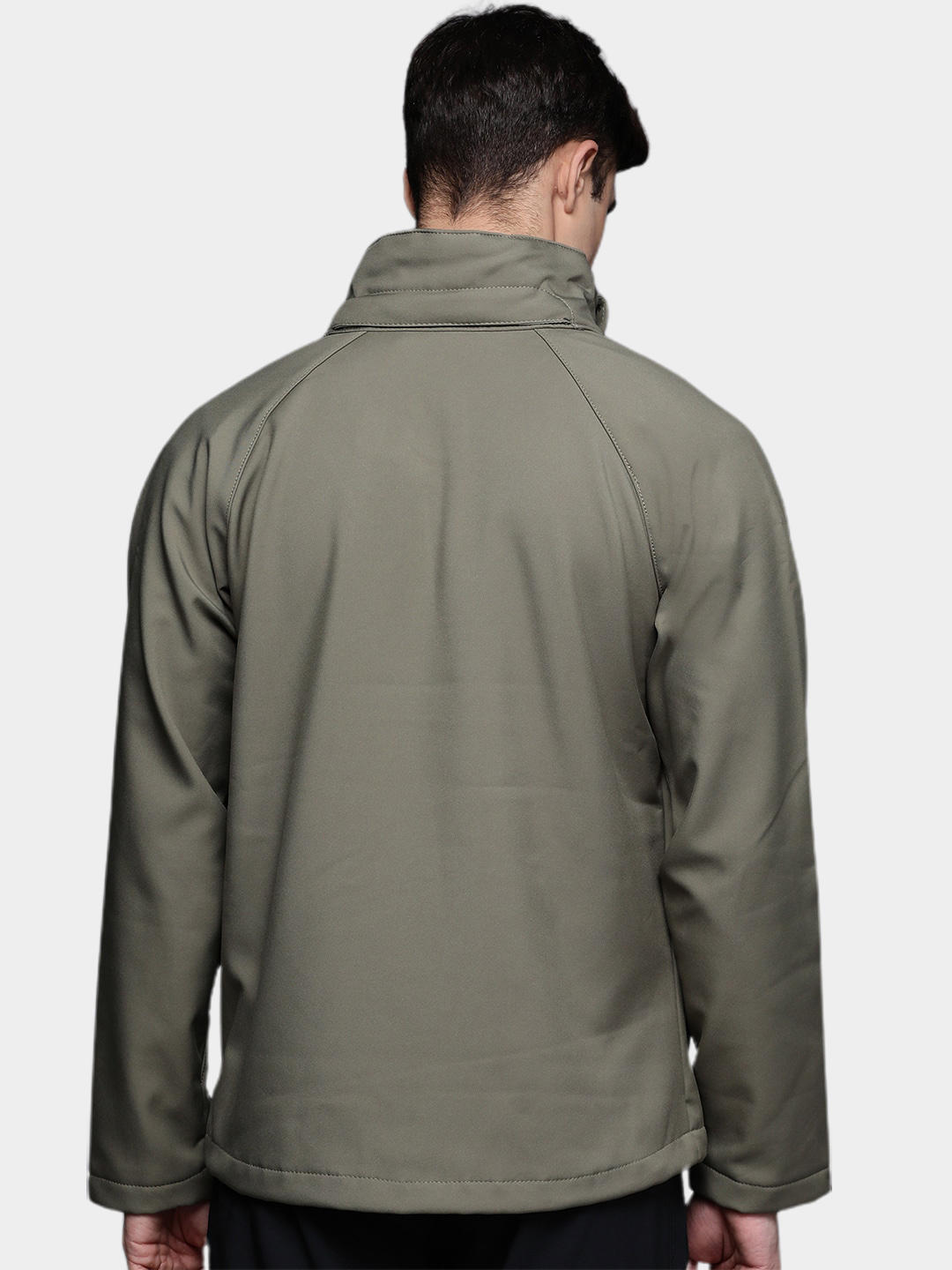 A Men Wearing Columbia Men Green Cascade Ridge II Softshell
