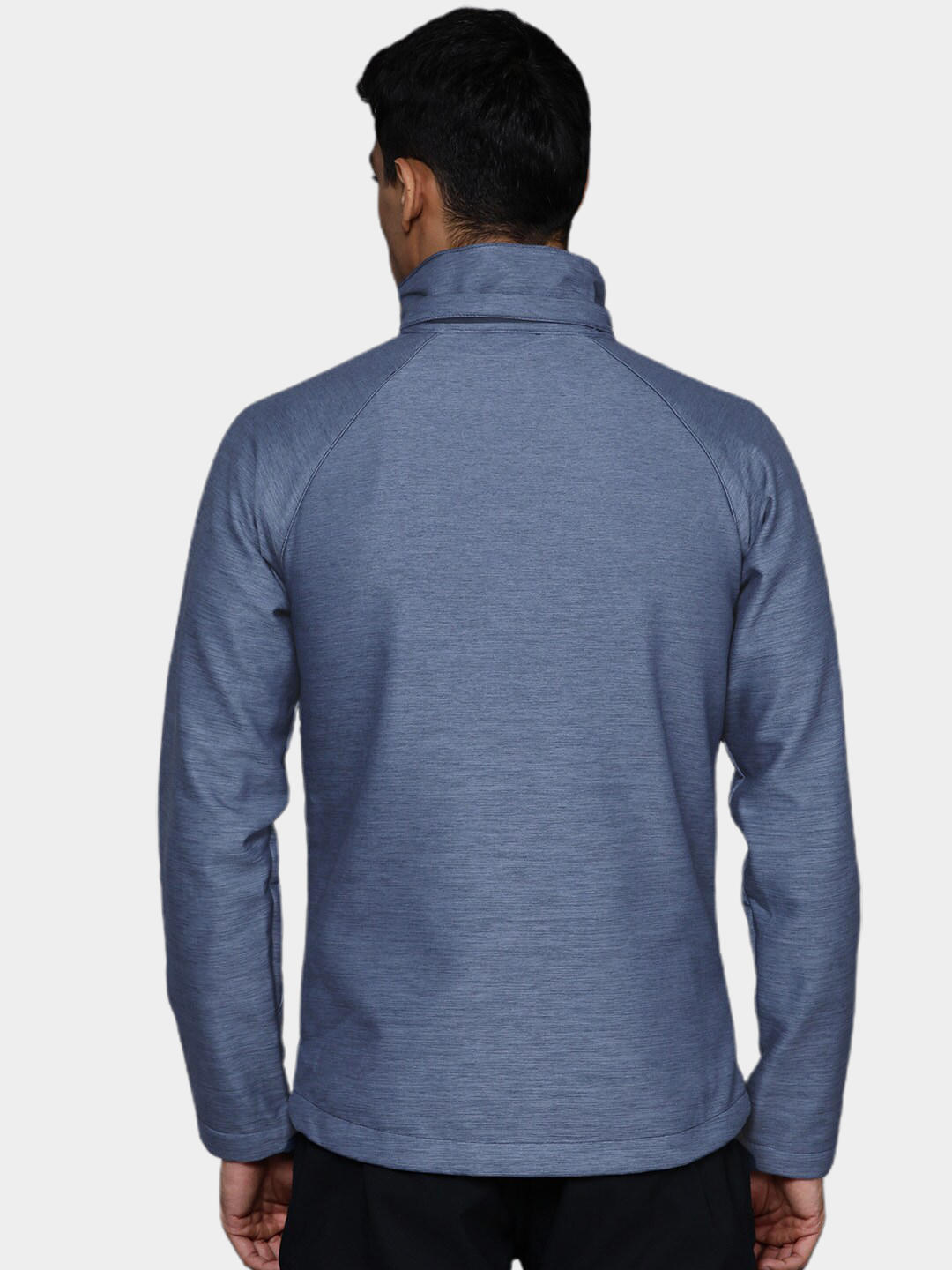 A Men Wearing Columbia Men Blue Cascade Ridge II Softshell