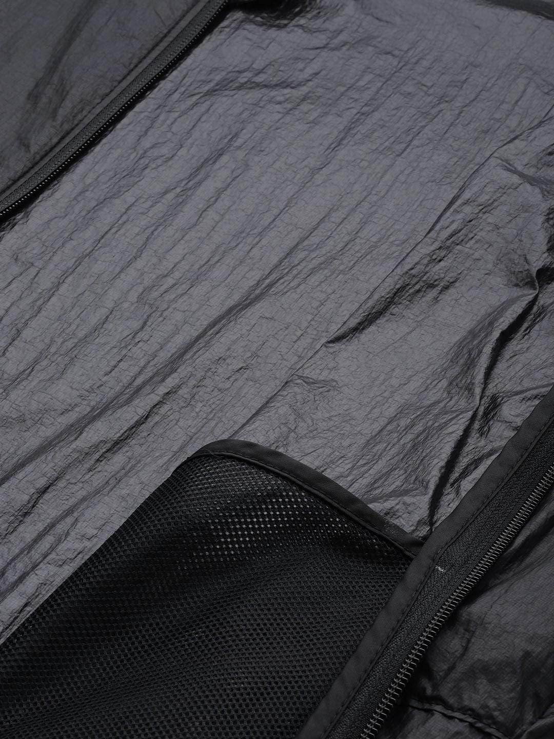 A Men Wearing Columbia Men Black Loop Trail Windbreaker (Sun Protection)