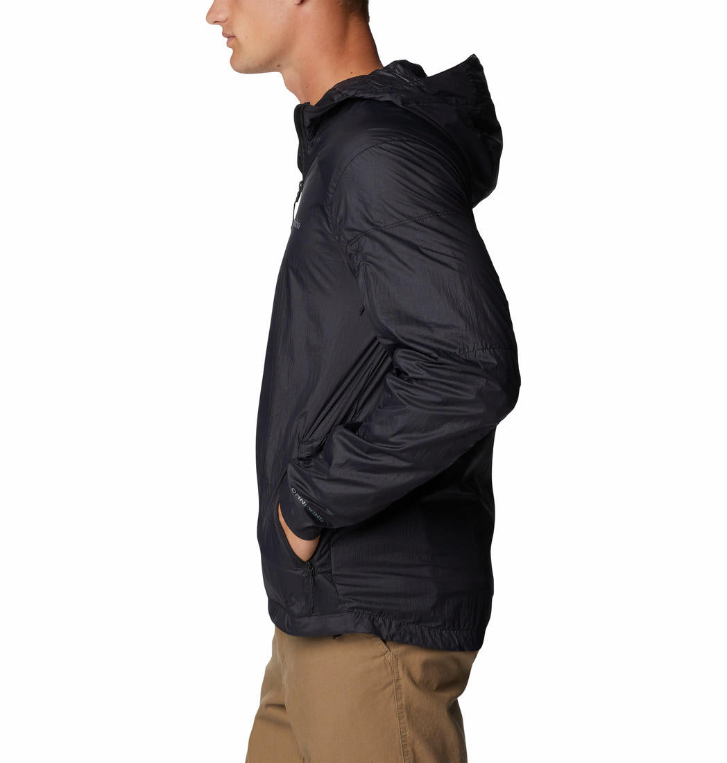A Men Wearing Columbia Men Black Loop Trail Windbreaker (Sun Protection)