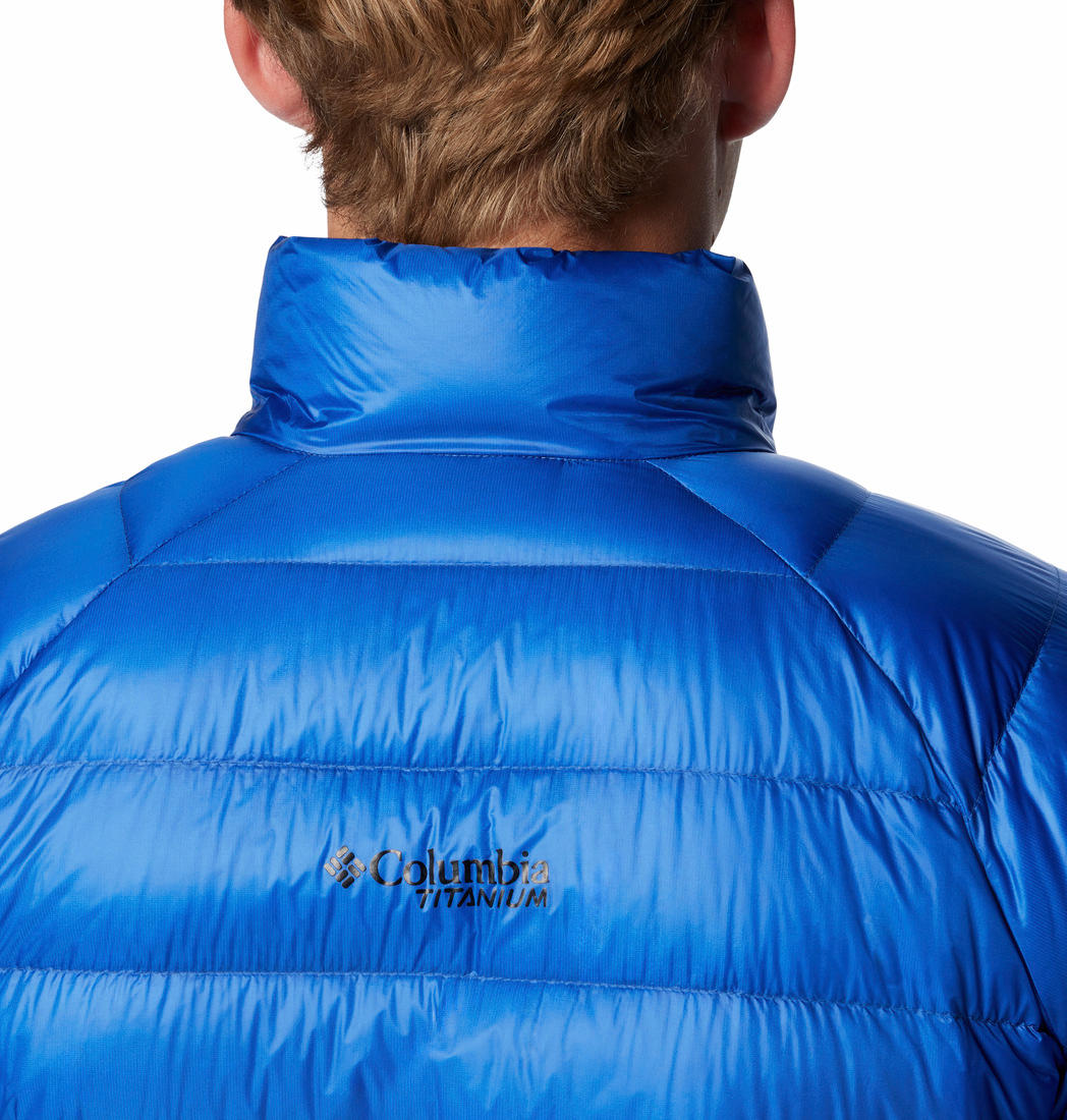 A Men Wearing Columbia Men Blue Arctic Crest Down Jacket