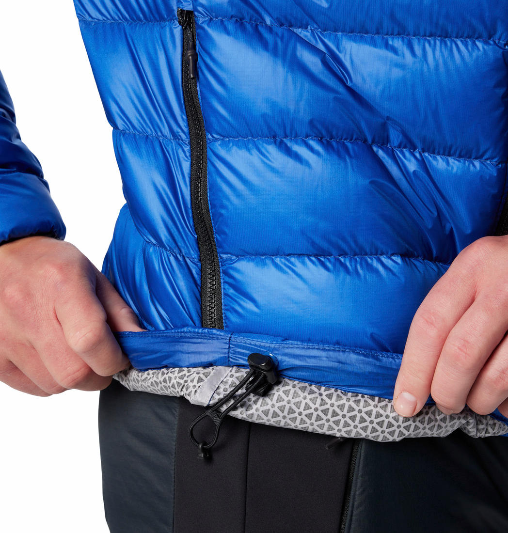 A Men Wearing Columbia Men Blue Arctic Crest Down Jacket