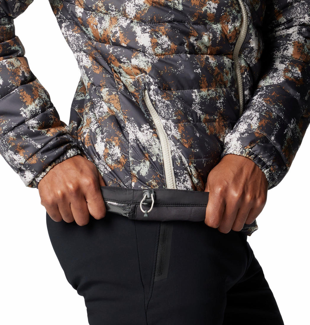 A Men Wearing Columbia Men Brown Powder Lite II Printed Jacket