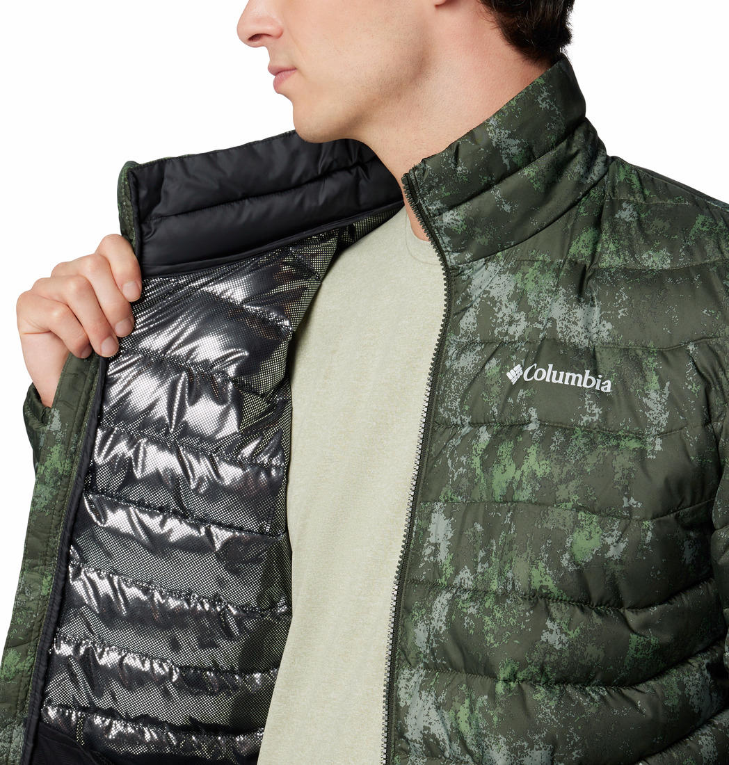 A Men Wearing Columbia Men Green Powder Lite II Printed Jacket