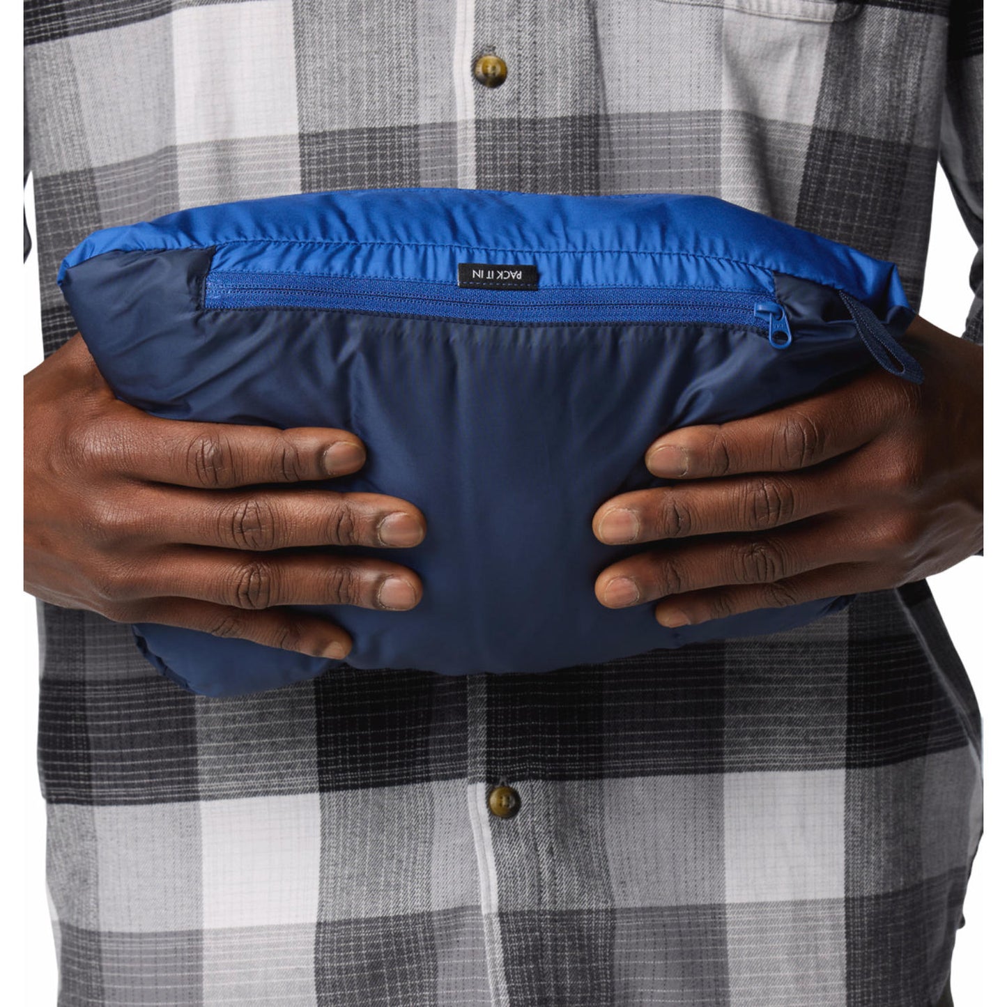 A Men Wearing Columbia Men Blue Silver Falls II Jacket