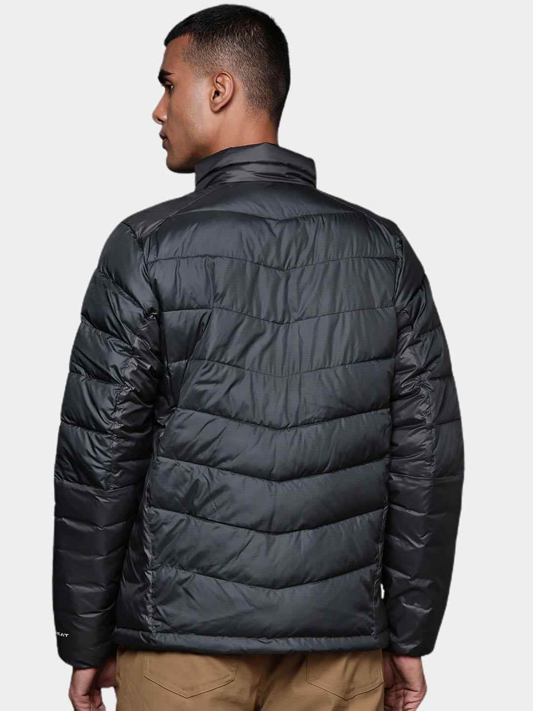 A Men Wearing Columbia Men Black Labyrinth Loop Jacket