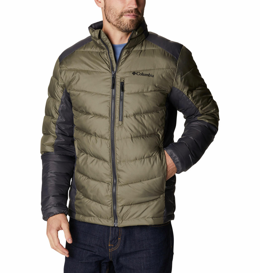 A Men Wearing Columbia Men Green Labyrinth Loop Jacket