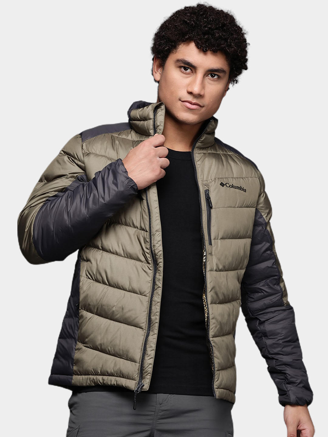 A Men Wearing Columbia Men Green Labyrinth Loop Jacket