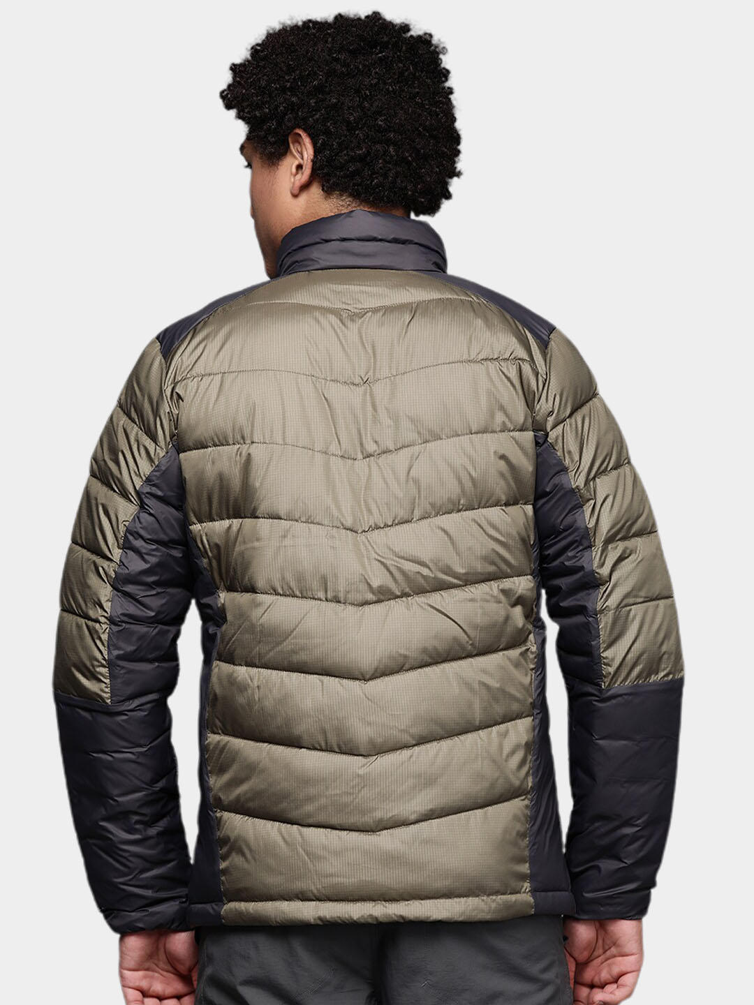 A Men Wearing Columbia Men Green Labyrinth Loop Jacket