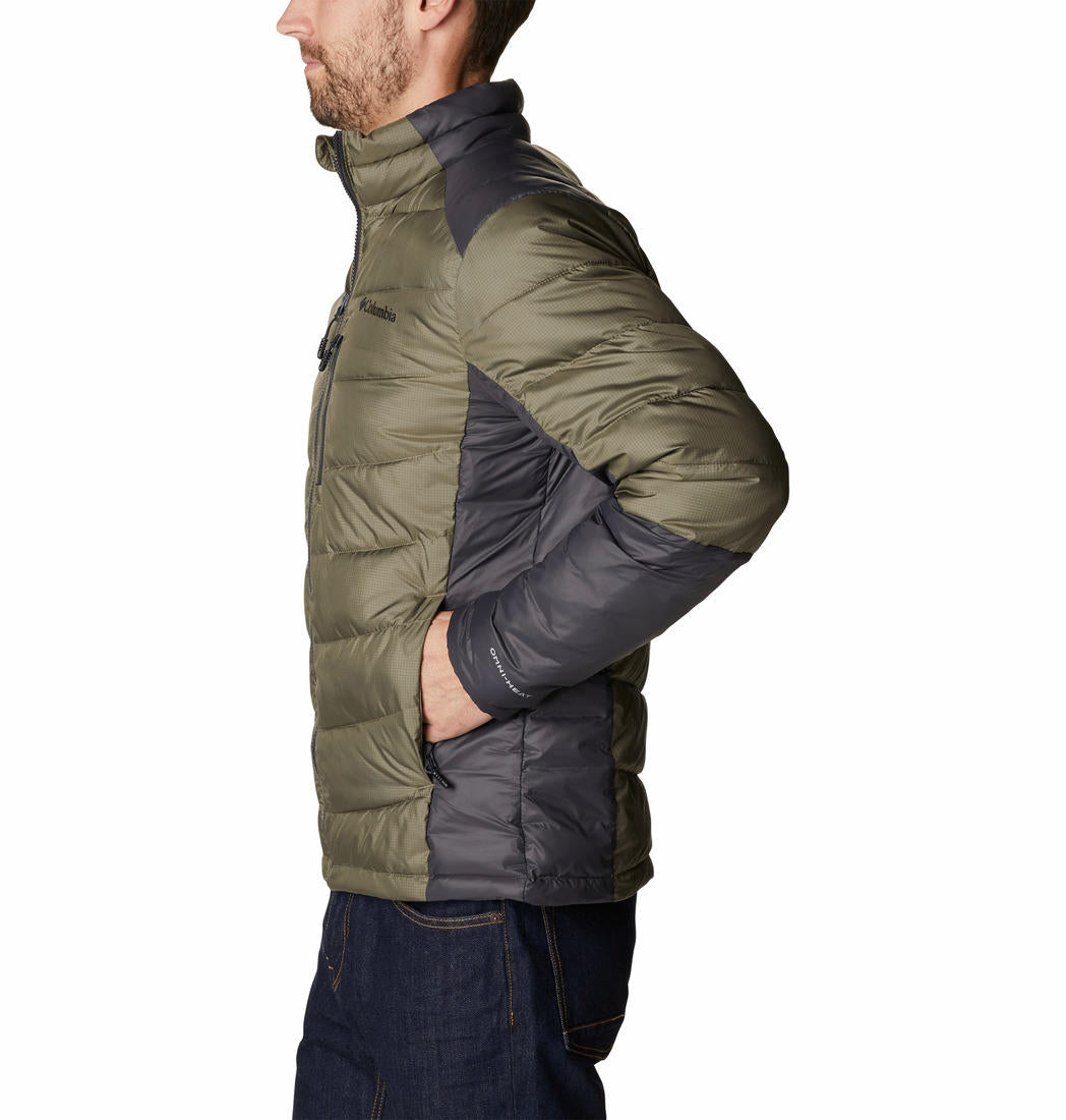 A Men Wearing Columbia Men Green Labyrinth Loop Jacket