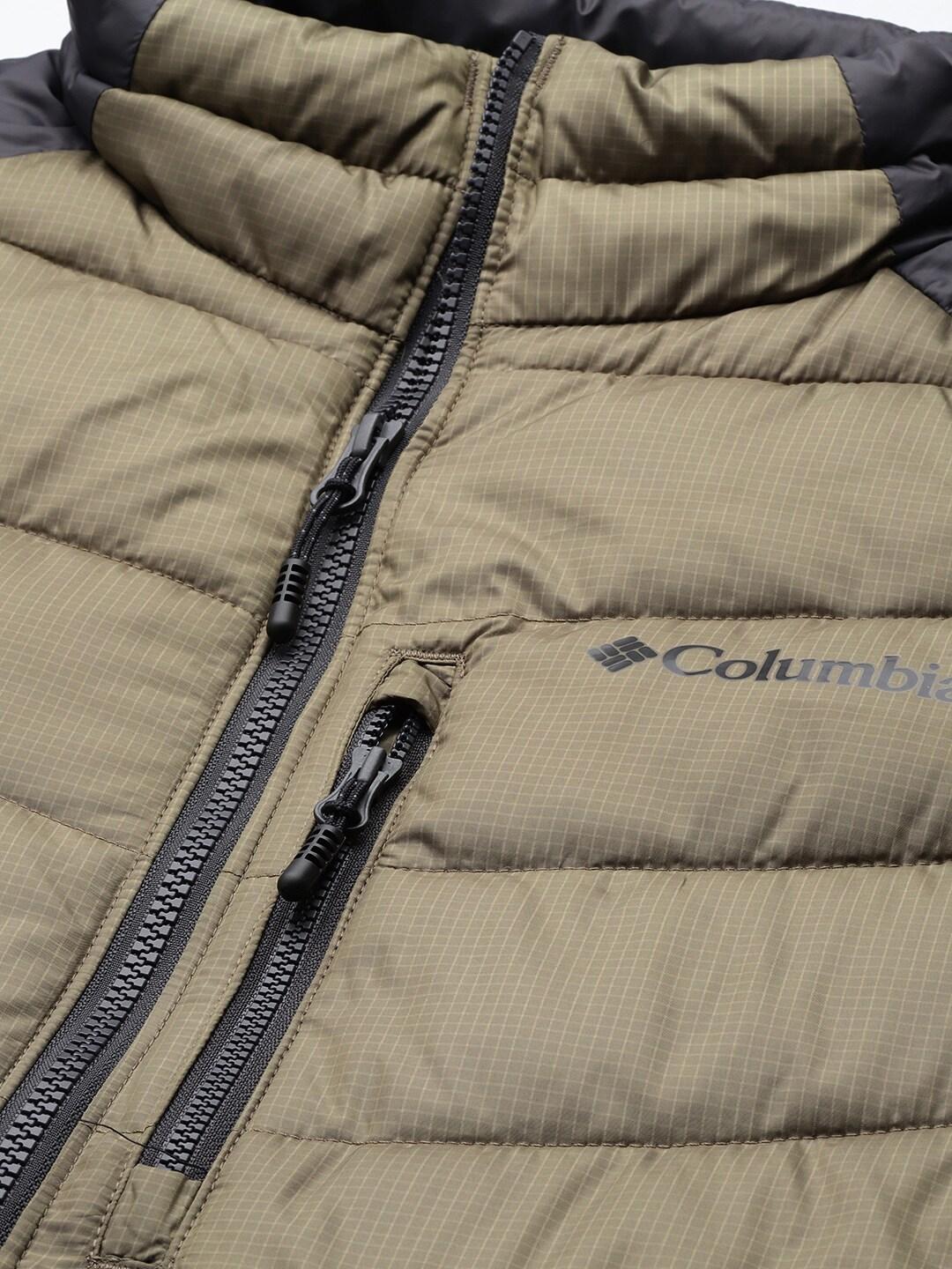 A Men Wearing Columbia Men Green Labyrinth Loop Jacket