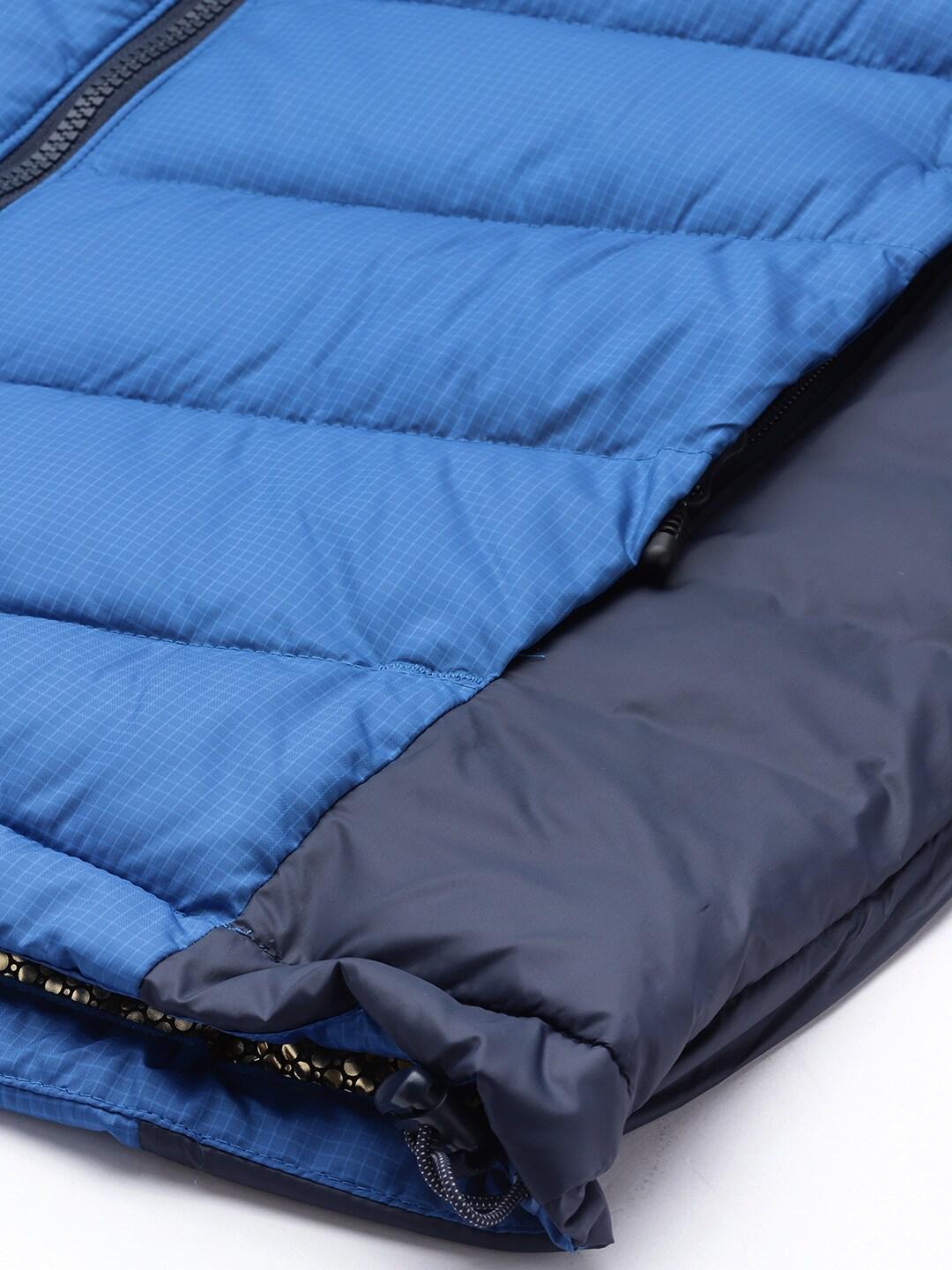 A Men Wearing Columbia Men Blue Labyrinth Loop Jacket