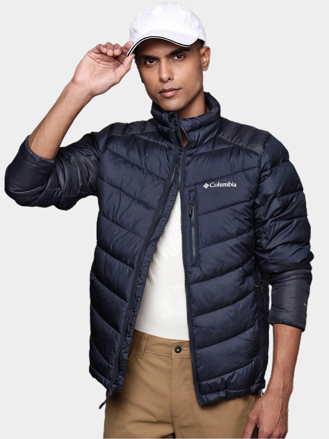 A Men Wearing Columbia Men Blue Labyrinth Loop Jacket