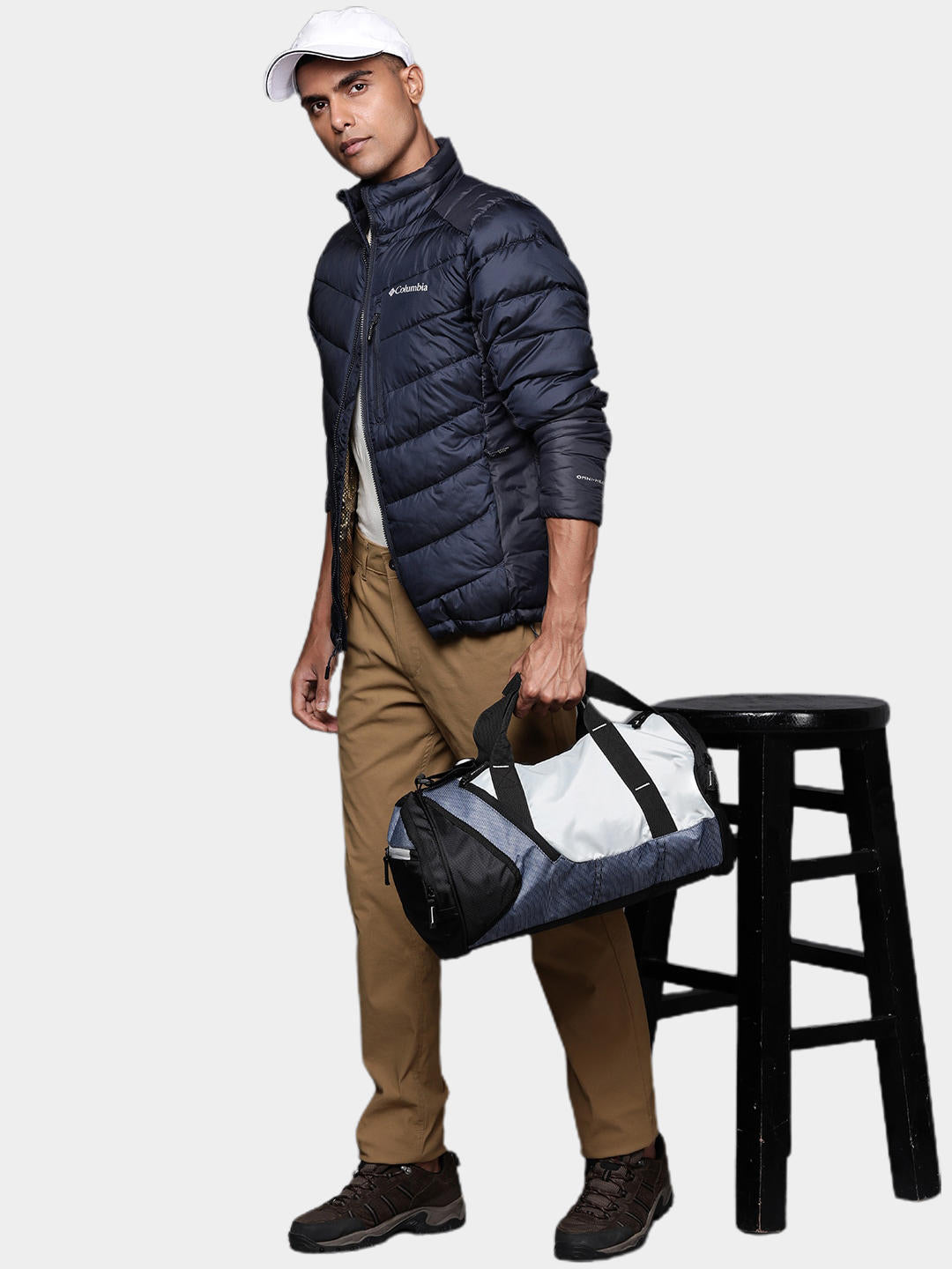 A Men Wearing Columbia Men Blue Labyrinth Loop Jacket
