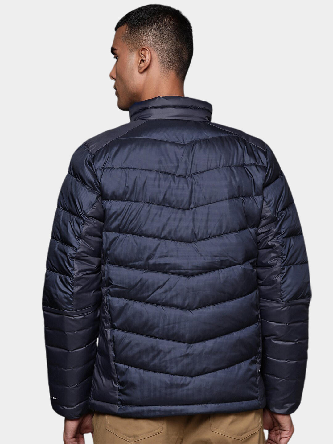 A Men Wearing Columbia Men Blue Labyrinth Loop Jacket