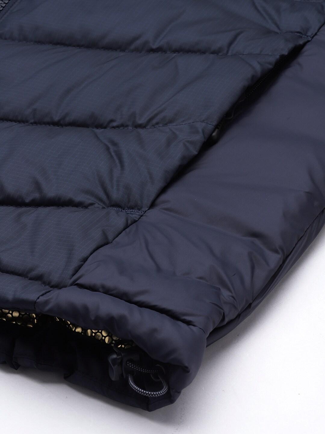 A Men Wearing Columbia Men Blue Labyrinth Loop Jacket