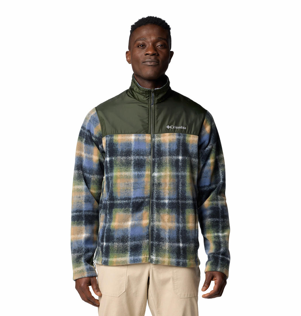 A Men Wearing Columbia Men Green Bugaboo III Fleece Interchange Jacket