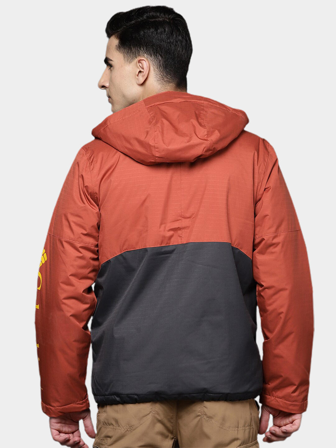 A Men Wearing Columbia Men Orange Point Park Insulated Jacket