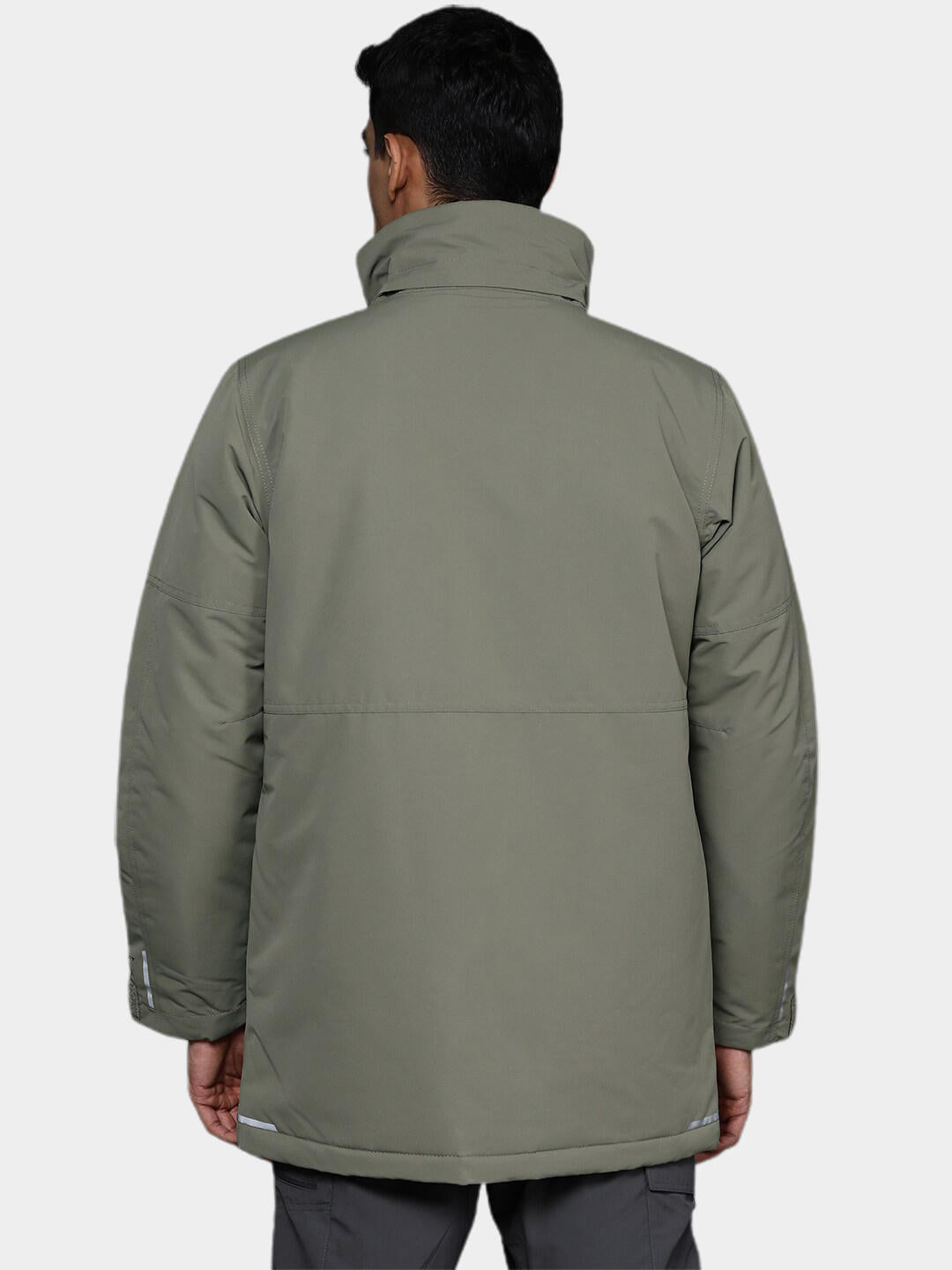 A Men Wearing Columbia Men Green LANDROAMER Parka