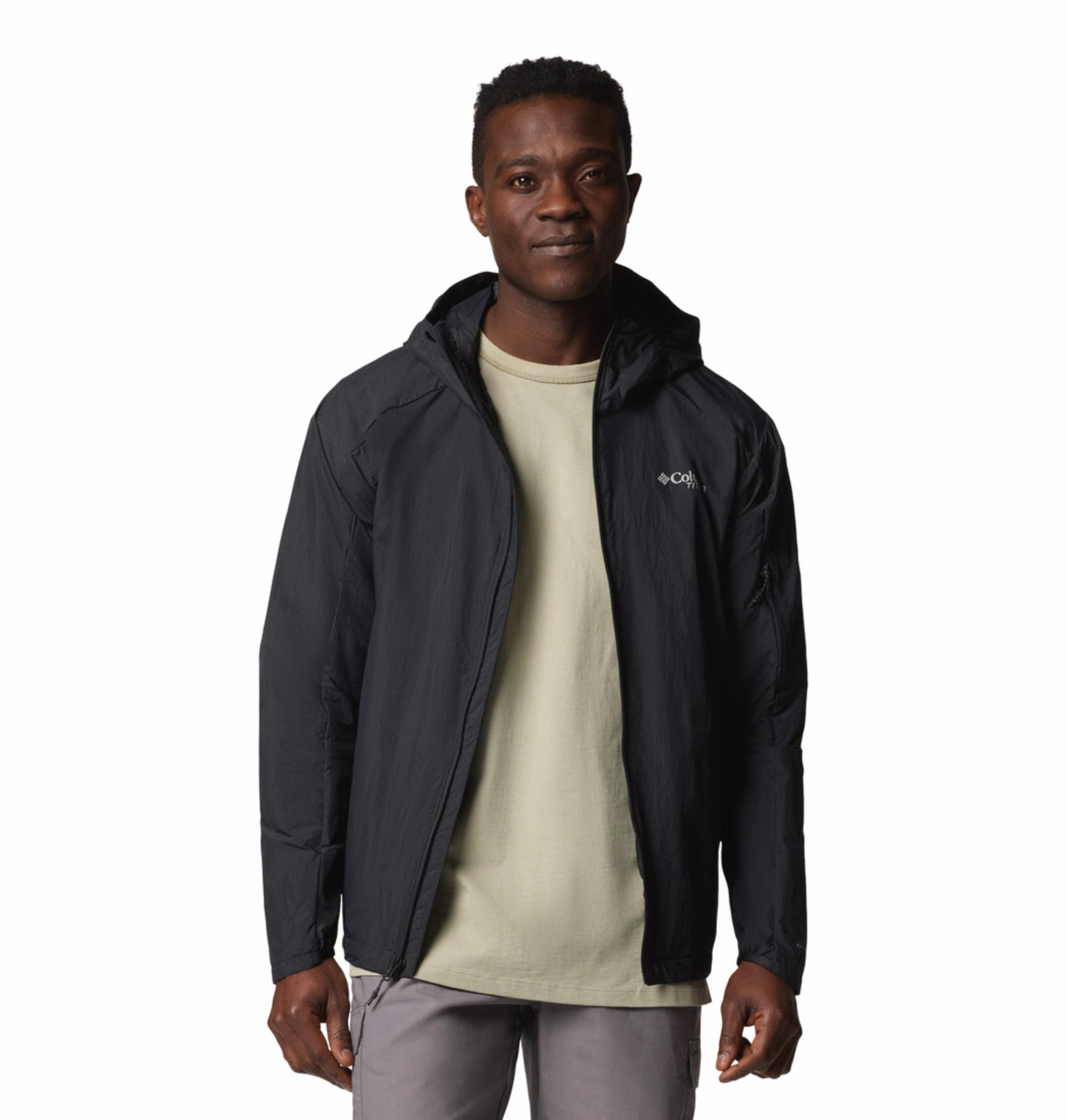 A Men Wearing Columbia Men Black Loop Trail II Windbreaker (Sun Protection)