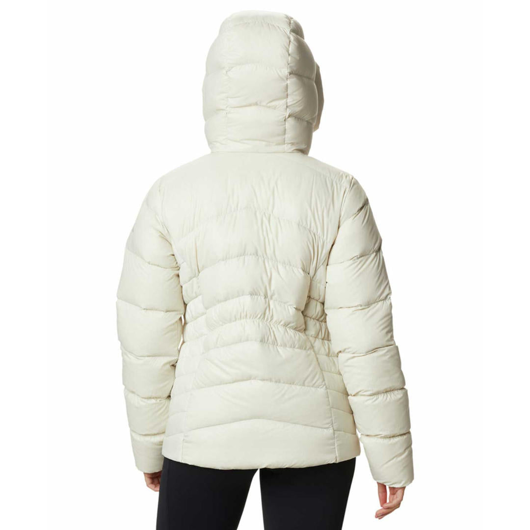 A Women Wearing Columbia Women White Autumn Park Down Hooded Jacket