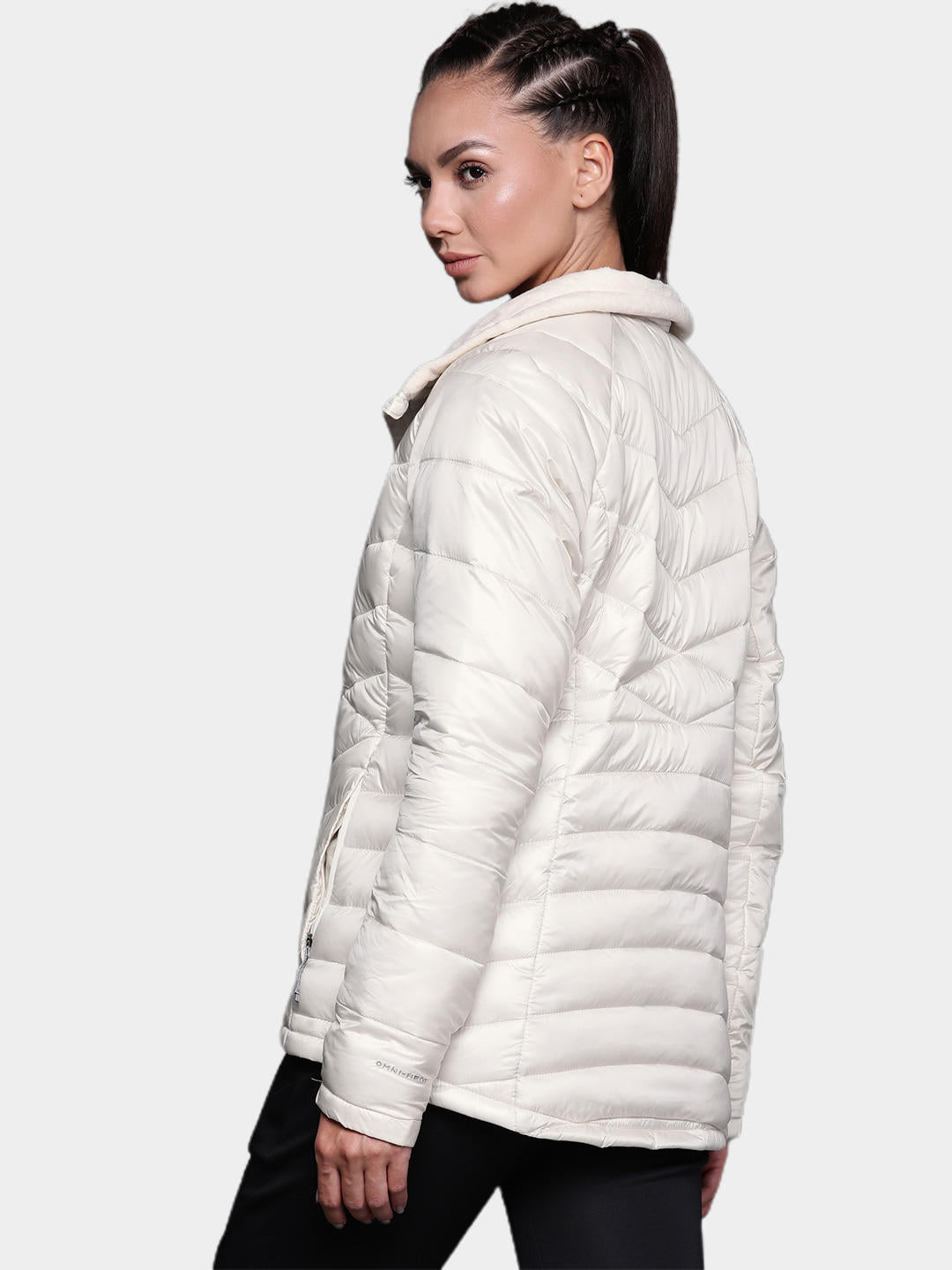 A Women Wearing Columbia Women White Joy Peak Jacket