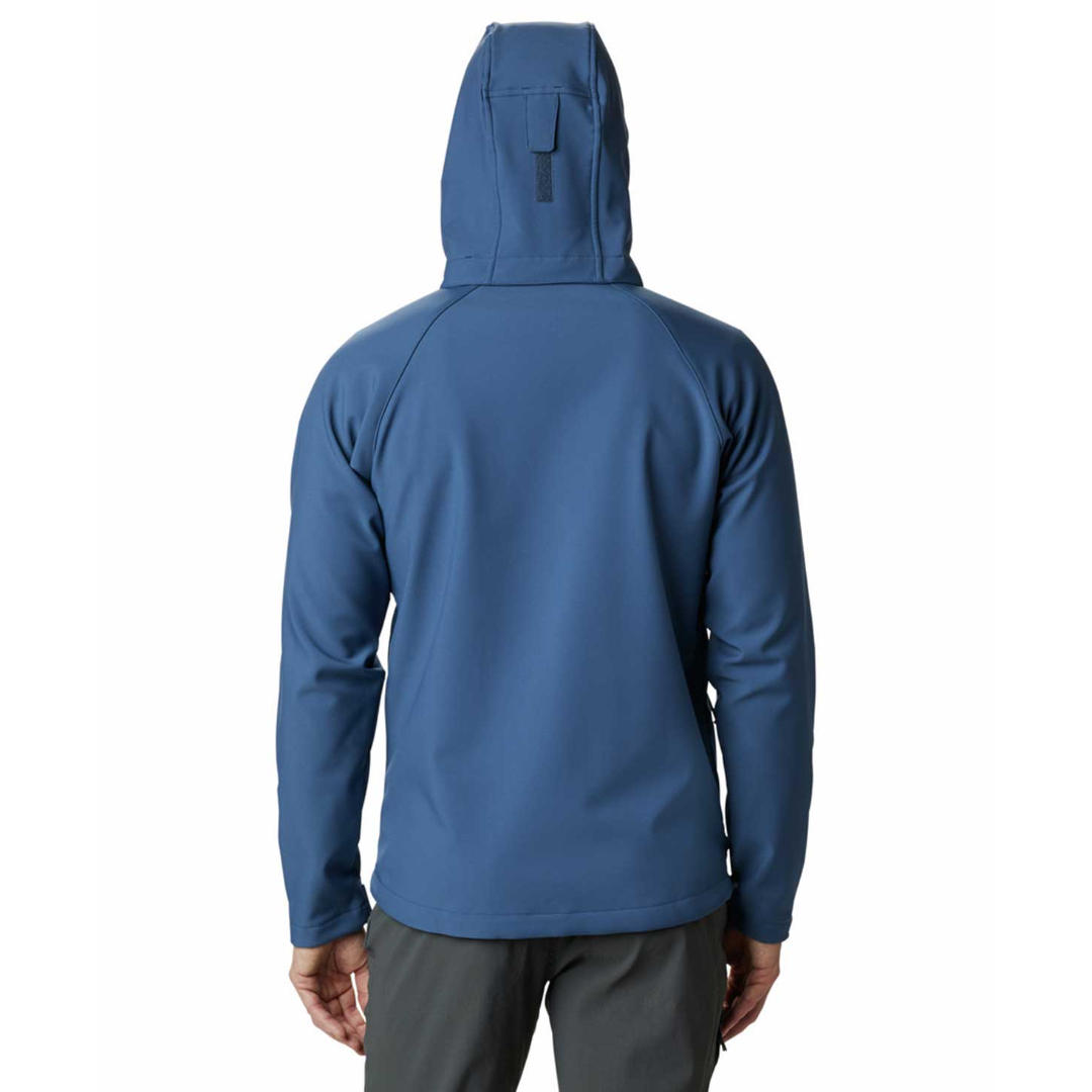 A Men Wearing Columbia Men Blue Cascade Ridge II Softshell