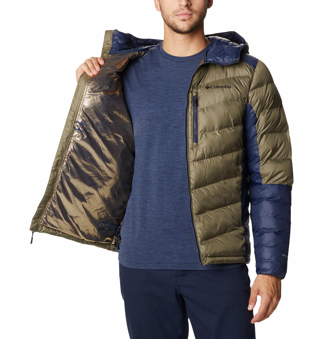 A Men Wearing Columbia Men Green Labyrinth Loop Hooded Jacket
