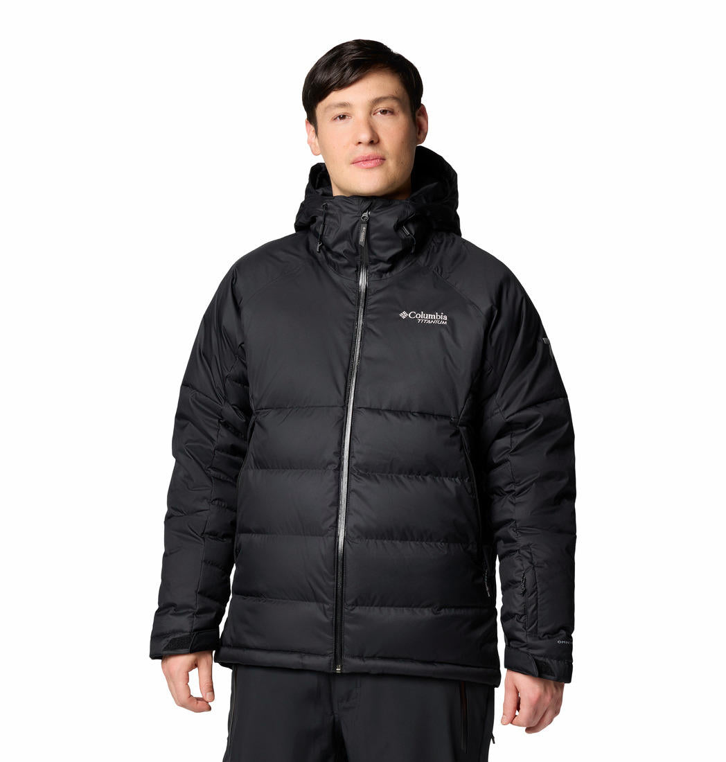 A Men Wearing Columbia Men Black Roaring Fork II Down Jacket