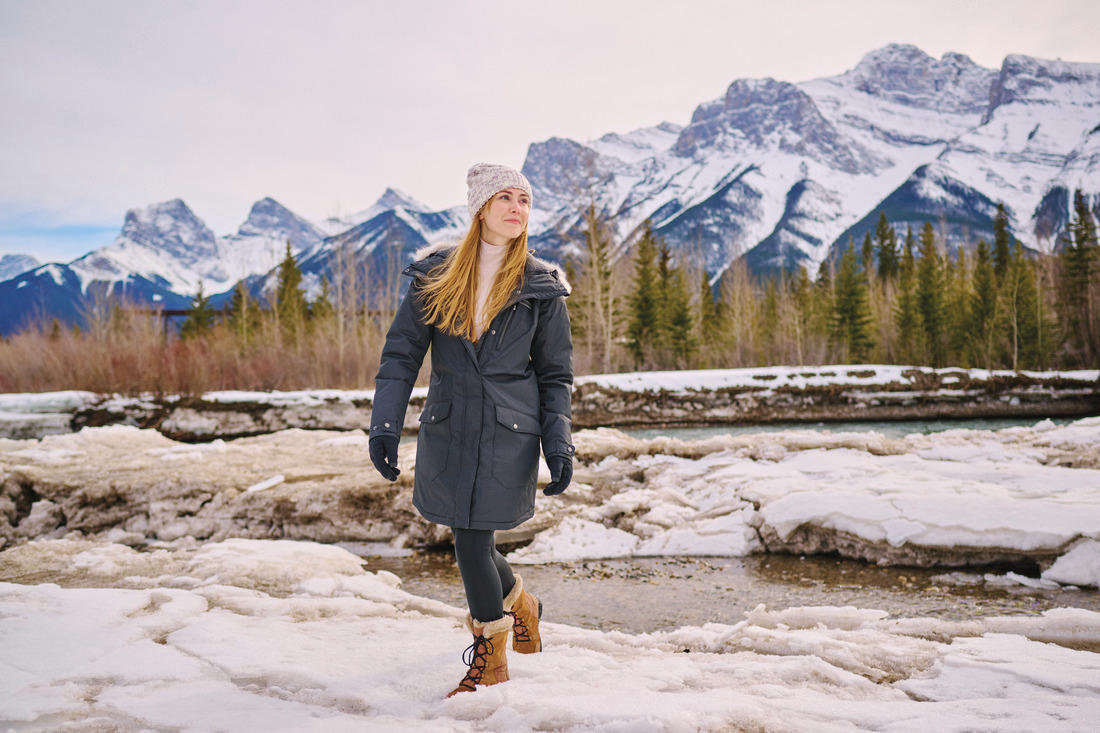 A Women Wearing Columbia Women Black Suttle Mountain Long Insulated Jacket