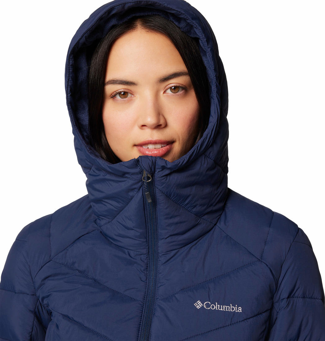 A Women Wearing Columbia Women Blue Joy Peak II Mid Jacket