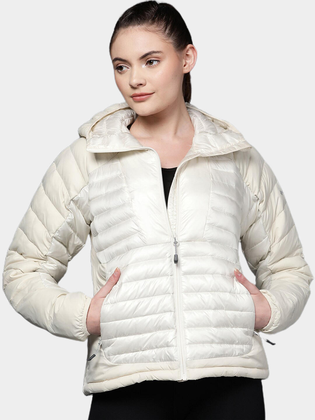 A Women Wearing Columbia Women White Labyrinth Loop Hooded Jacket