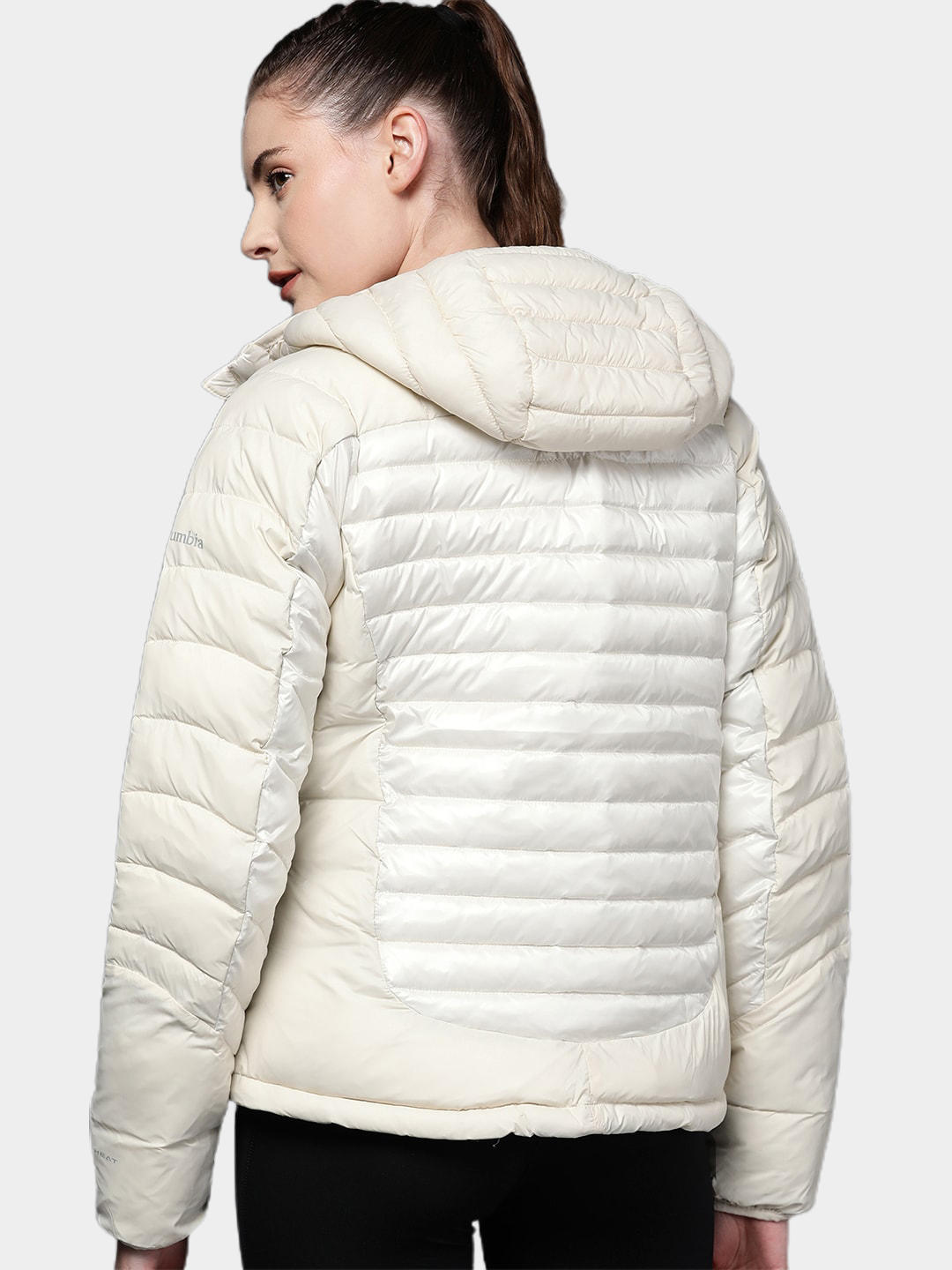 A Women Wearing Columbia Women White Labyrinth Loop Hooded Jacket