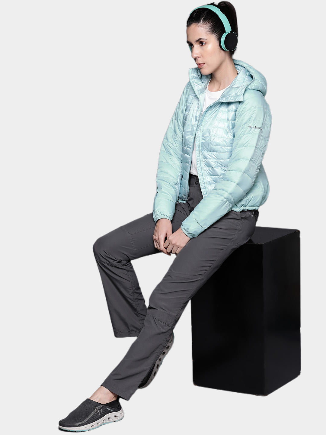 A Women Wearing Columbia Women Blue Labyrinth Loop Hooded Jacket