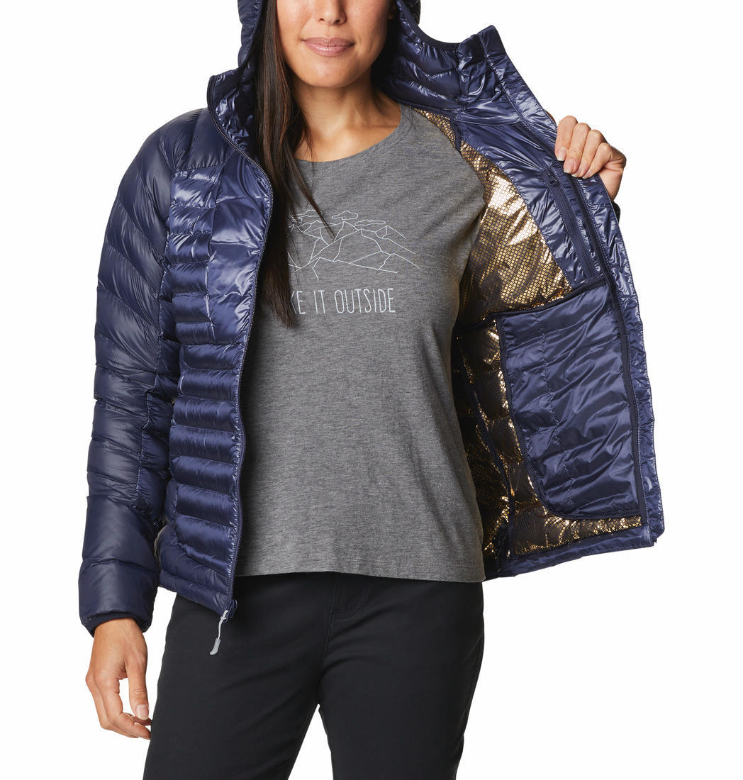 A Women Wearing Columbia Women Navy Blue Labyrinth Loop Hooded Jacket