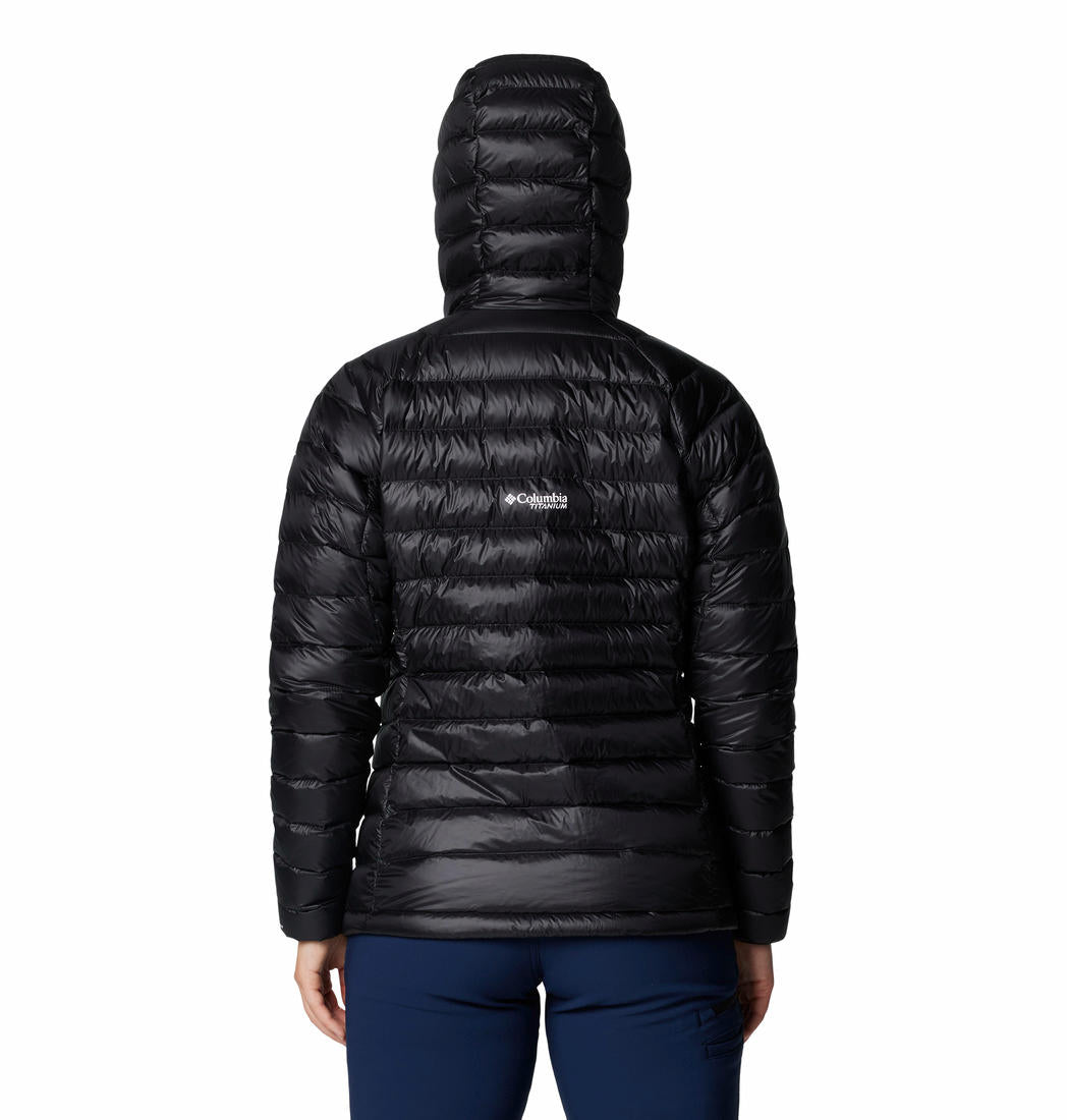 A Women Wearing Columbia Women Black Arctic Crest Down Hooded Jacket