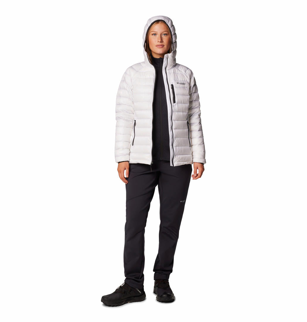 A Women Wearing Columbia Women White Arctic Crest Down Hooded Jacket