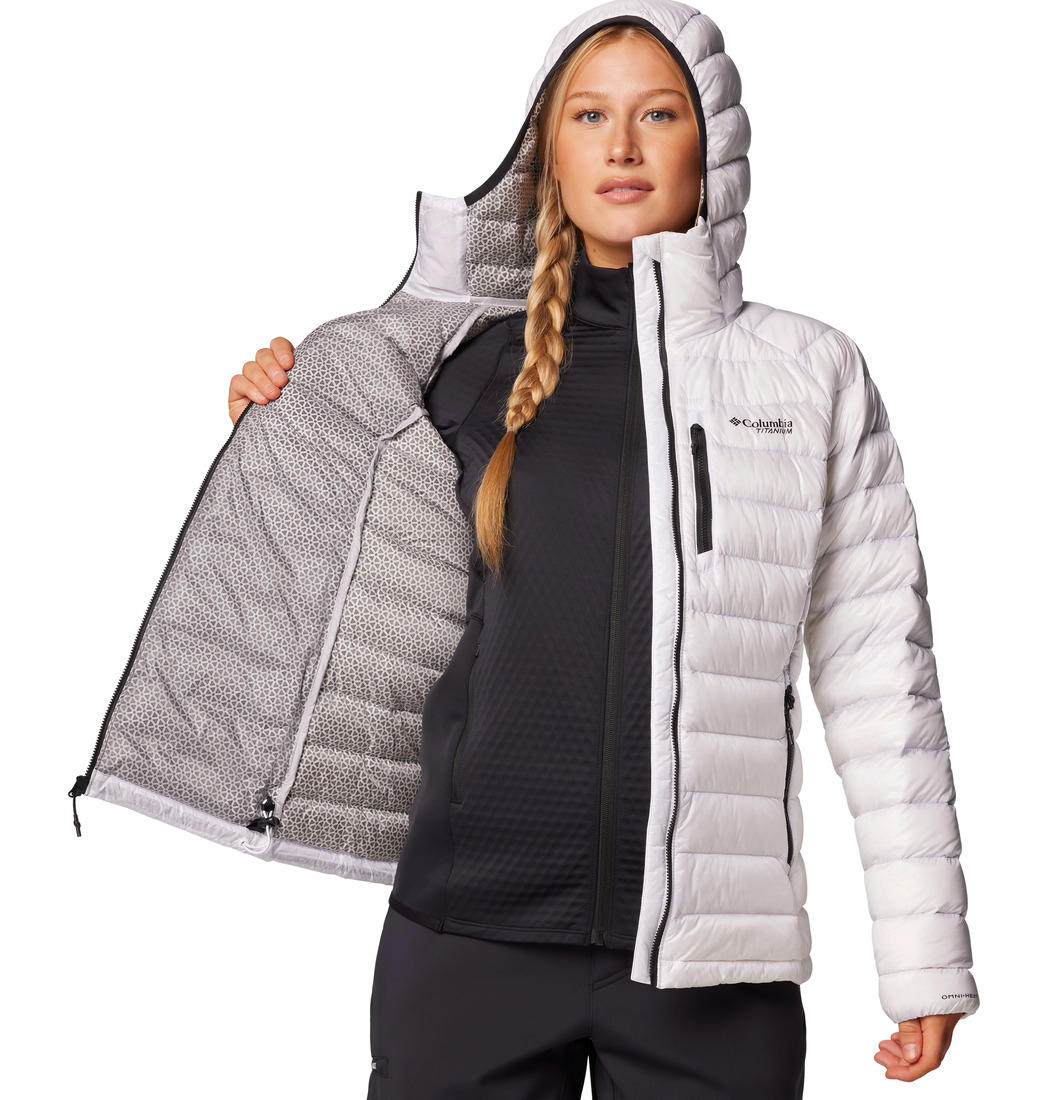 A Women Wearing Columbia Women White Arctic Crest Down Hooded Jacket