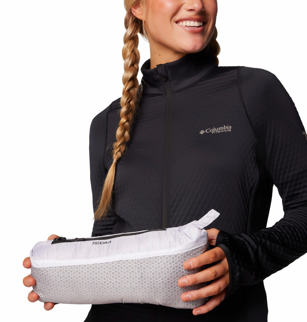 A Women Wearing Columbia Women White Arctic Crest Down Hooded Jacket