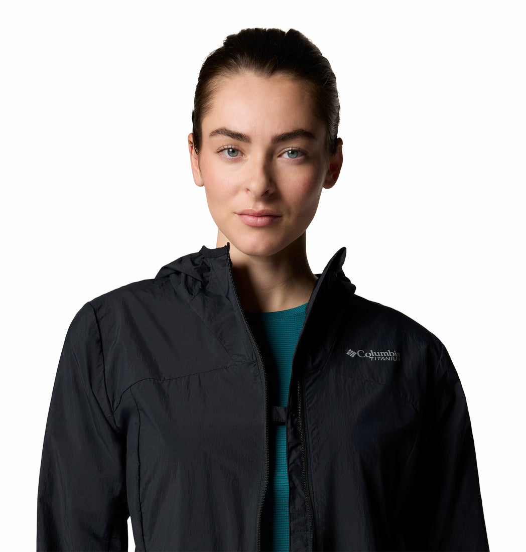 A Women Wearing Columbia Women Black Loop Trail III Windbreaker (Sun Protection)
