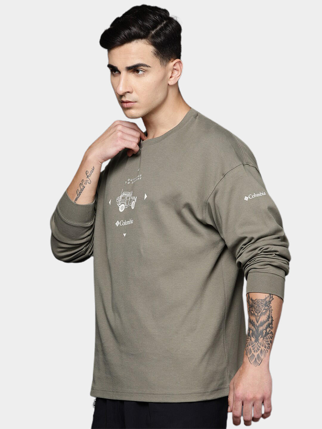 A Men Wearing Columbia Men Green Duxbery Relaxed LS Tee (Sun Protection)