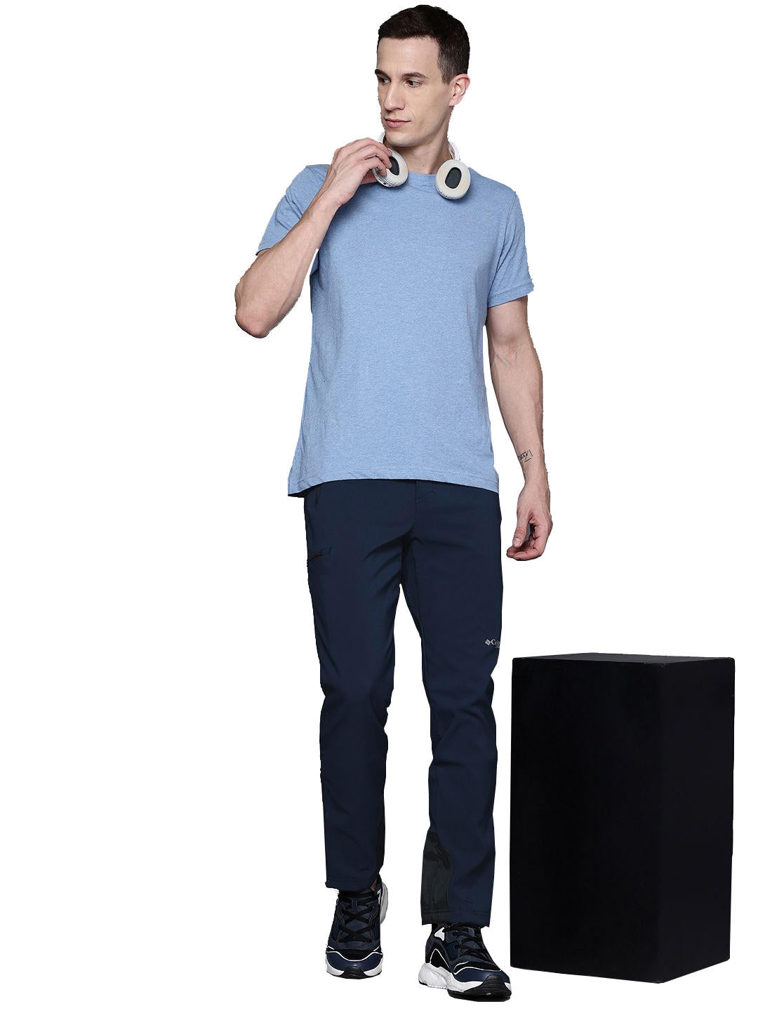 A Men Wearing Columbia Men Blue Vast Canyon Omni-Heat Infinity Softshell Pant